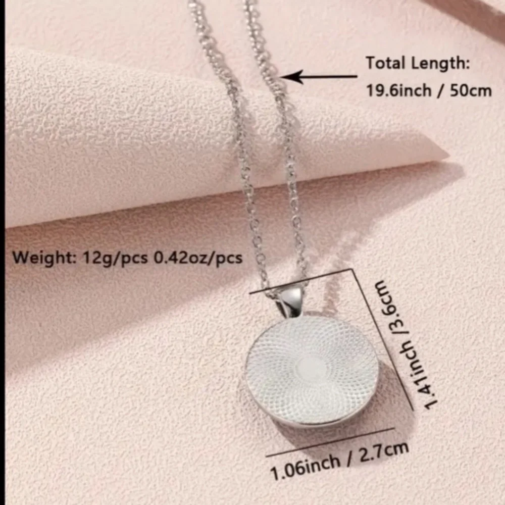 NIP UNISEX Celtic Knot Cross Pendant with Necklace in Silver Tone!